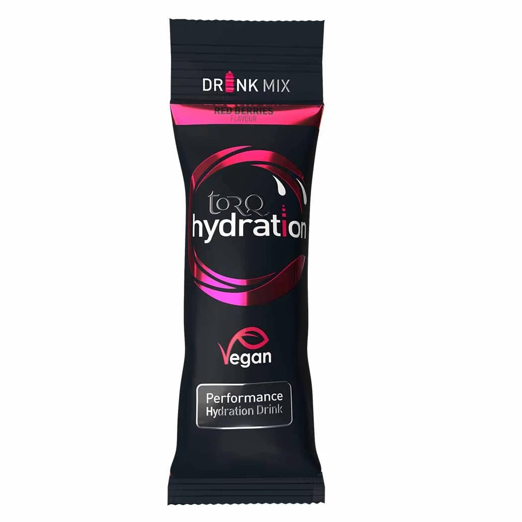 The Torq Hydration Sachet in the red berries flavor, crafted by Torq, features a black and red packet adorned with a swirling design. This vegan performance drink mix boasts a hypotonic formulation for effective electrolyte delivery, underscoring its superior hydration benefits.